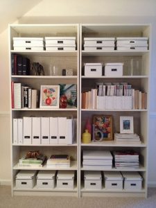 17 Bookshelf Organization Ideas – How To Organize Your Bookshelf 06