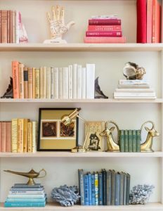 17 Bookshelf Organization Ideas – How To Organize Your Bookshelf 09