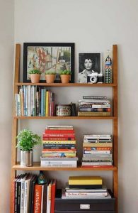 17 Bookshelf Organization Ideas – How To Organize Your Bookshelf 19