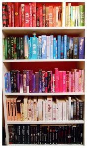 17 Bookshelf Organization Ideas – How To Organize Your Bookshelf 25