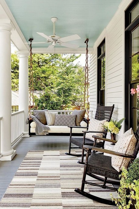 16 Beautiful Farmhouse Front Porches Decorating Ideas 13