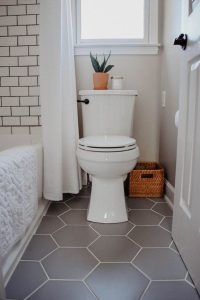 17 Awesome Small Bathroom Tile Ideas 15